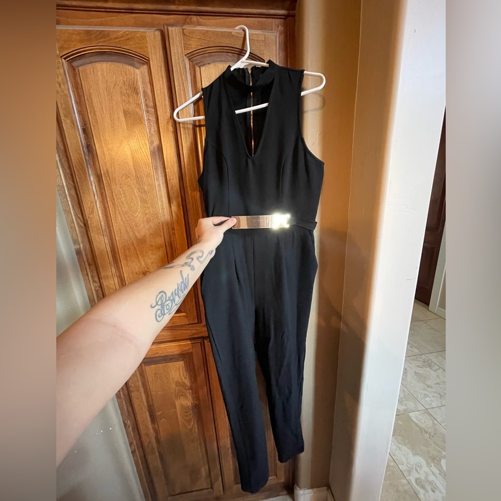 Low v-neck romper! L